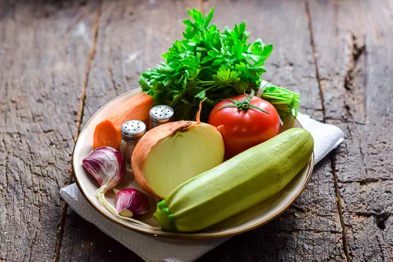 кабачок тушеный с овощами на сковороде фото 1